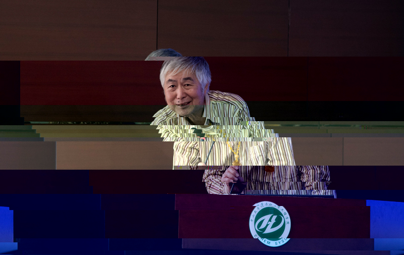 共憶往昔事,聚首情意濃